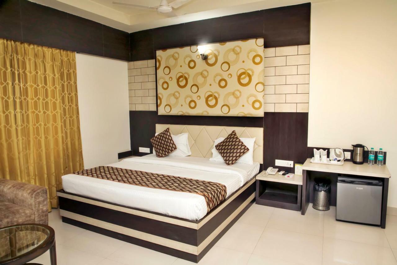 Ganges Grand Hotel Benares Buitenkant foto