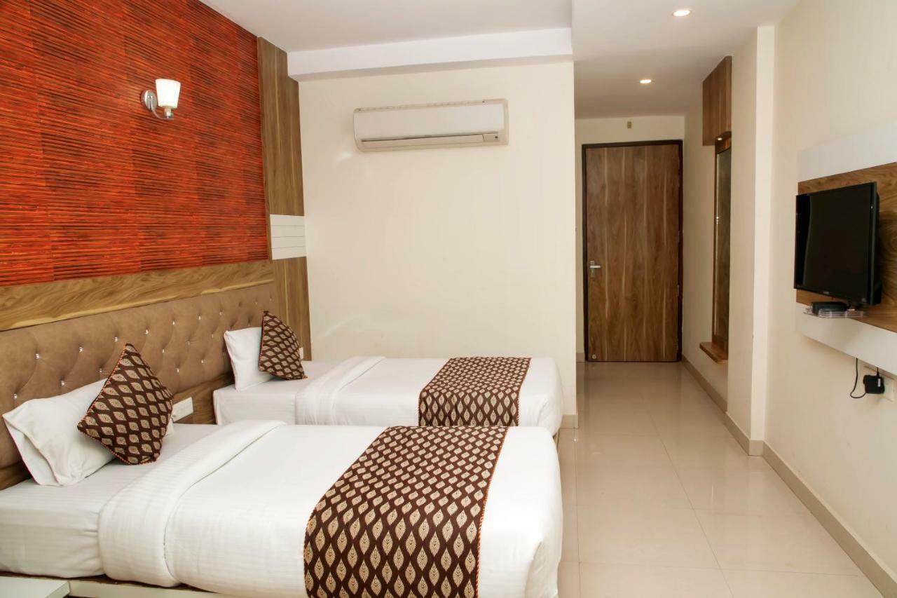 Ganges Grand Hotel Benares Buitenkant foto