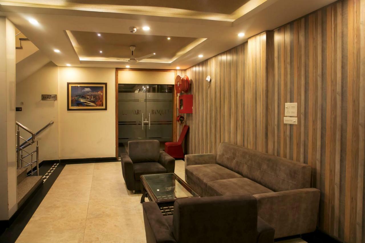 Ganges Grand Hotel Benares Buitenkant foto