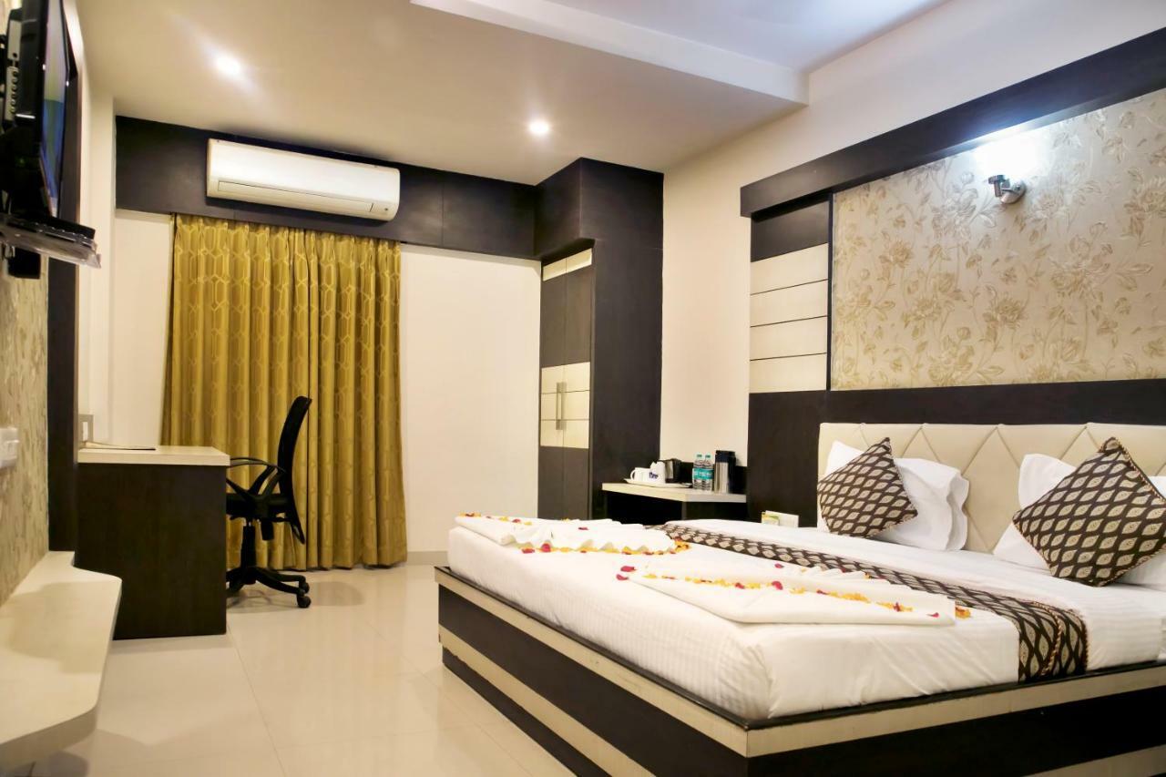 Ganges Grand Hotel Benares Buitenkant foto