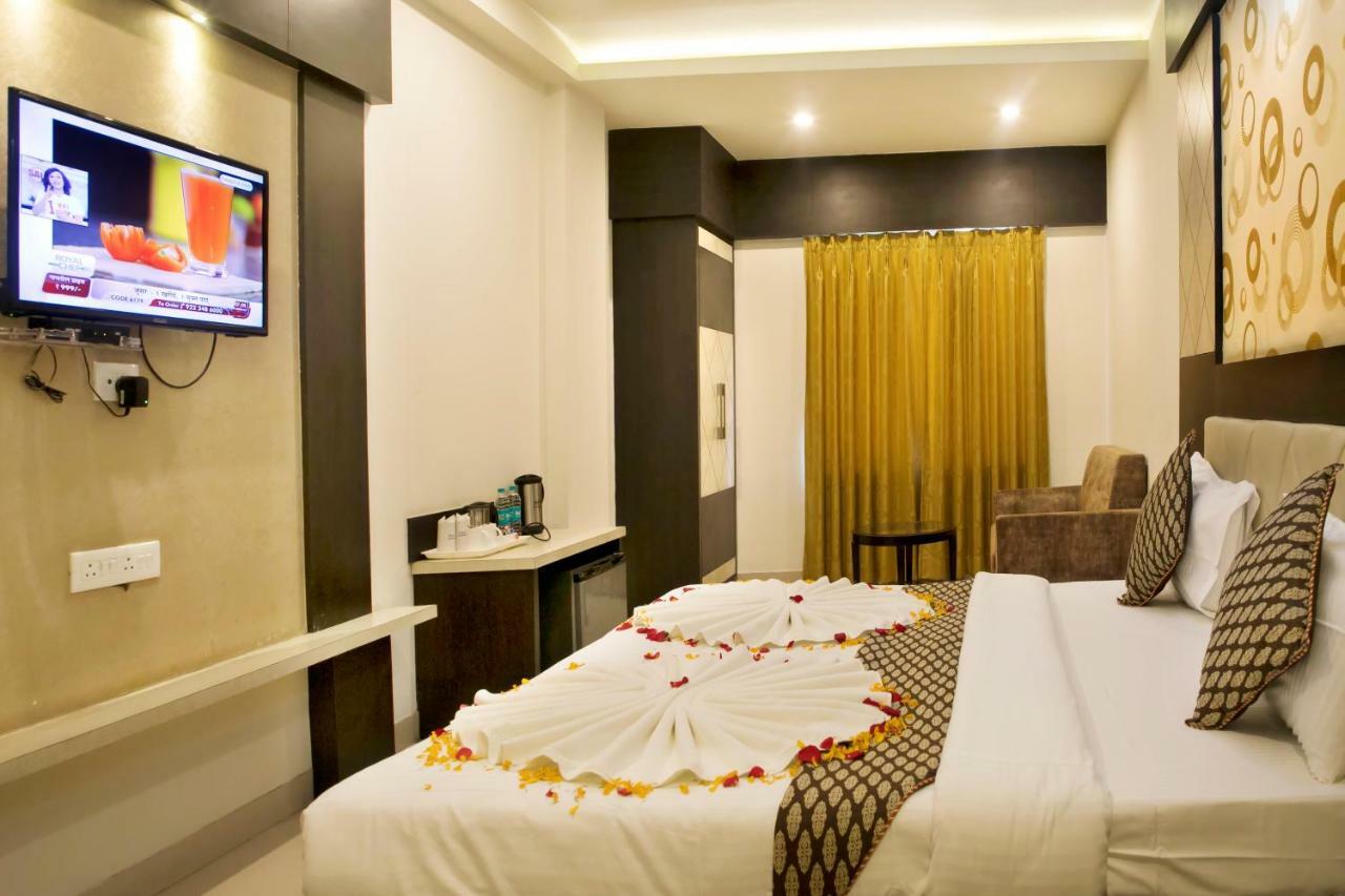 Ganges Grand Hotel Benares Buitenkant foto