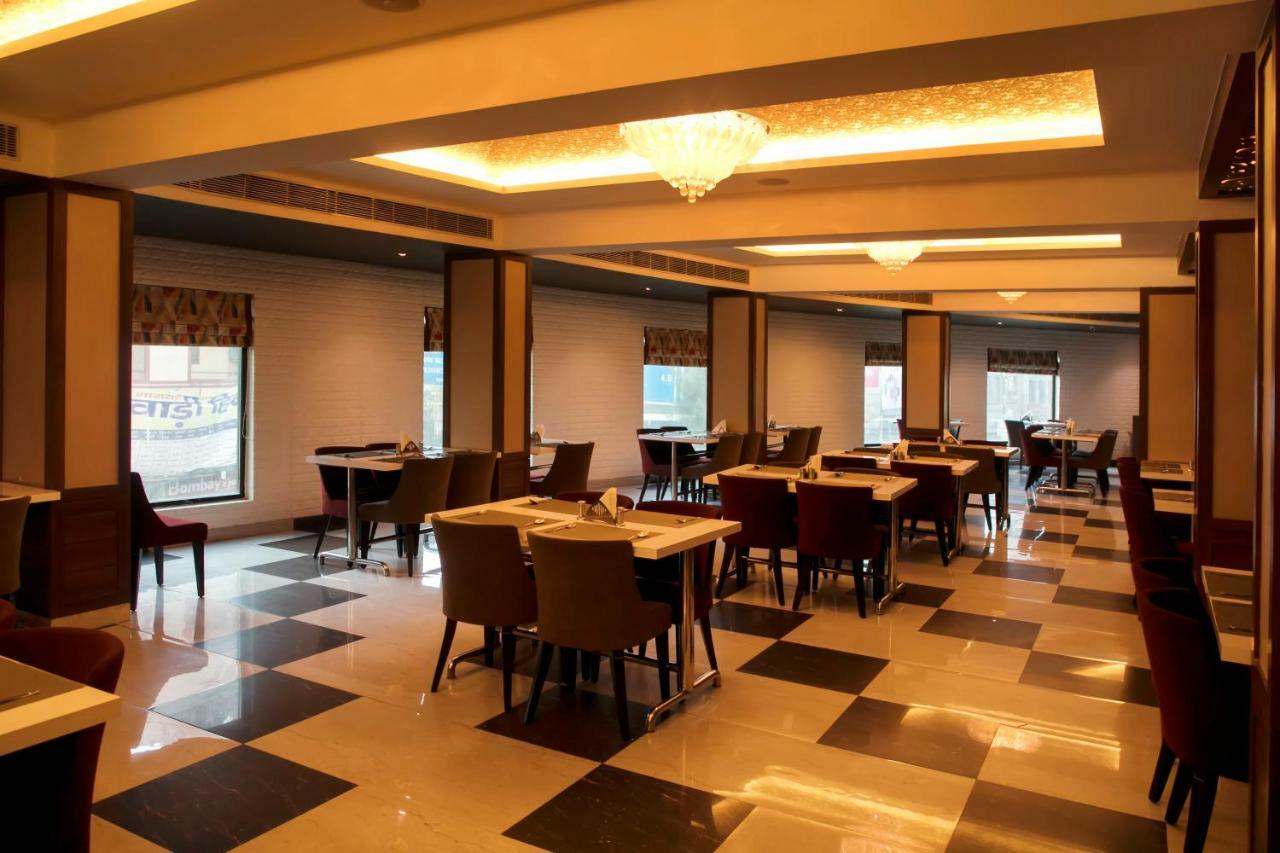 Ganges Grand Hotel Benares Buitenkant foto